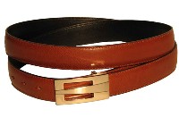 Men belts - Stylish Gentleman belts - 13700002 / 30, nikelj-nikelj saten Elegantni moški usnjeni pasovi so sestavljeni iz dveh plasti. Moški usnjeni pasovi so izdelani iz zelo kvalitetnega govejega usnja, serija 090000. Usnjeni pasovi izvedbe premium so  podloženi s pravim usnjem, v izvedbi klasik so moški pasovi podloženi s plastjo iz recikliranega usnja. Moški pasovi z zaponko na klip vam omogočajo enostavno krajšanje.